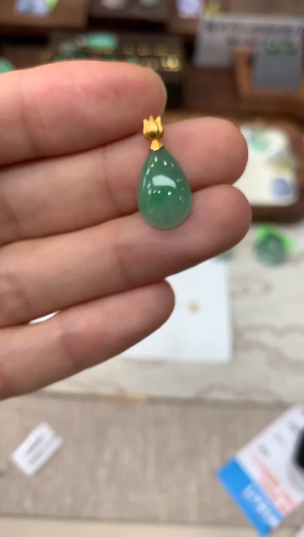 【闪购商品】翡翠吊坠(不含链)18K金镶嵌水滴