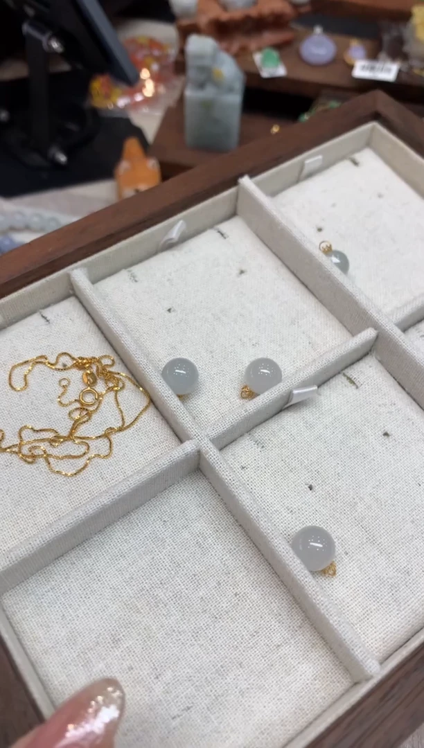 【闪购商品】翡翠吊坠(不含链)18K金镶嵌圆珠