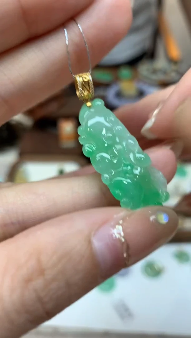 【闪购商品】翡翠吊坠(不含链)18K金镶嵌白菜