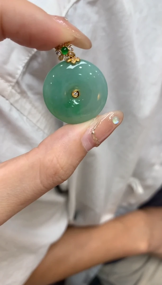 【闪购商品】翡翠吊坠(不含链)18K金镶嵌平安扣