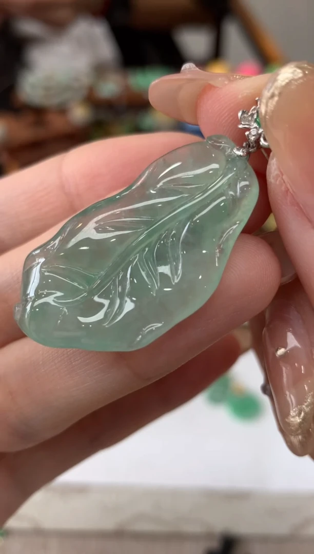 【闪购商品】翡翠吊坠(不含链)18K金镶嵌叶子