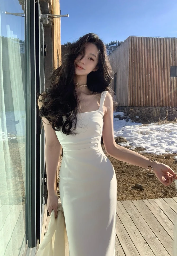 2024欧美辣妹风性感低胸缎面开叉吊带连衣裙新款显瘦露背长裙S742