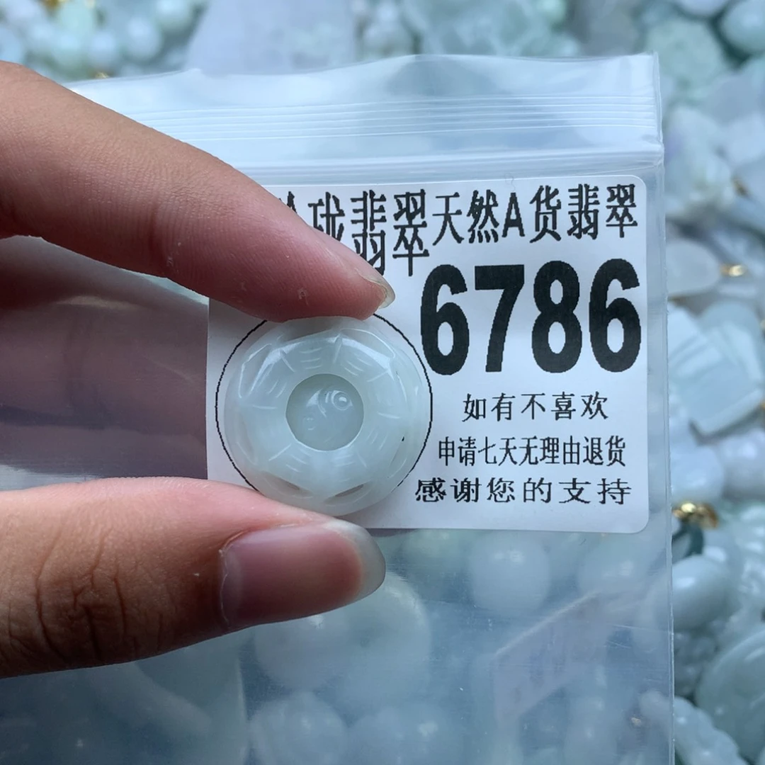 翡翠颈饰未镶嵌6786。