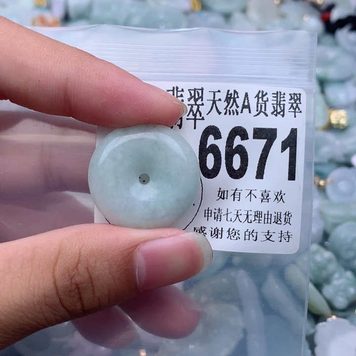 翡翠颈饰未镶嵌6671。