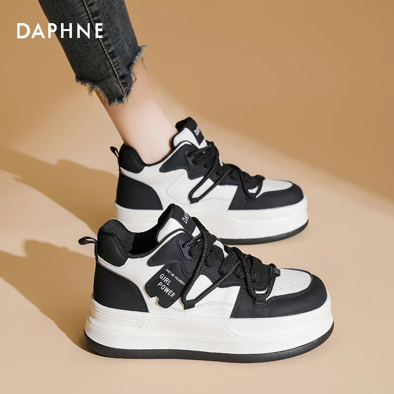 达芙妮高帮小白鞋女2025秋季新款厚底百搭显脚小运动休闲增高板鞋