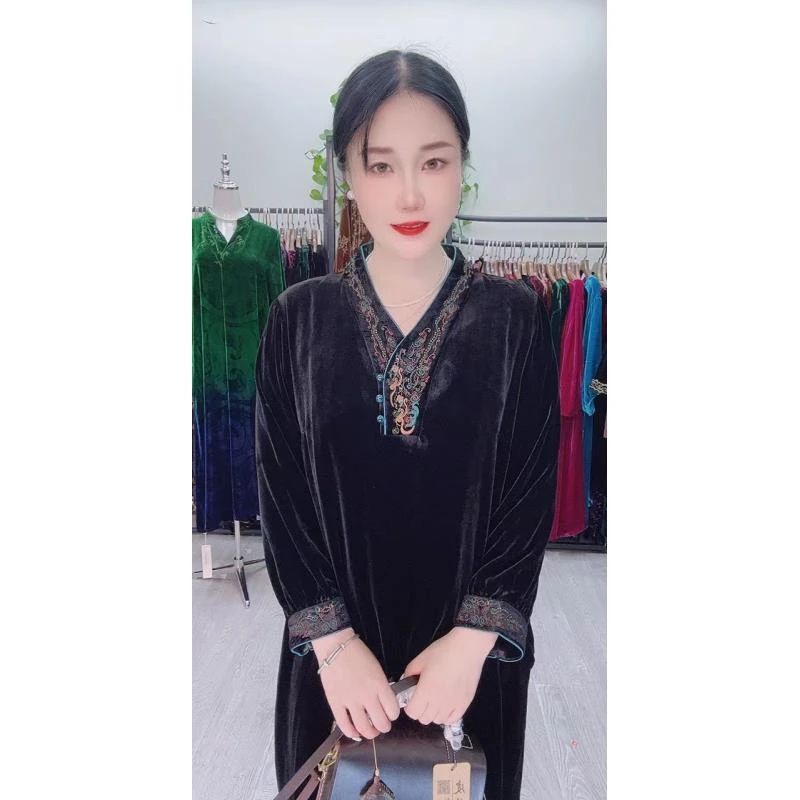 中老年桑蚕丝绣花工艺长衫女装时尚