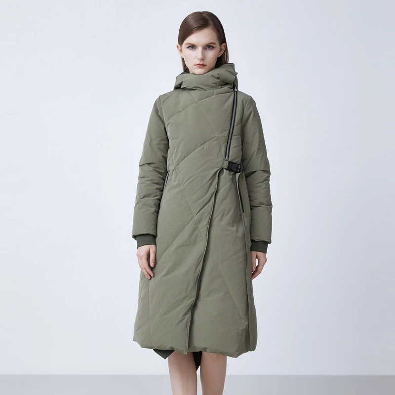 S·DEER圣迪奥女装时尚高领连帽收腰斜襟拼接长款羽绒服S21482461