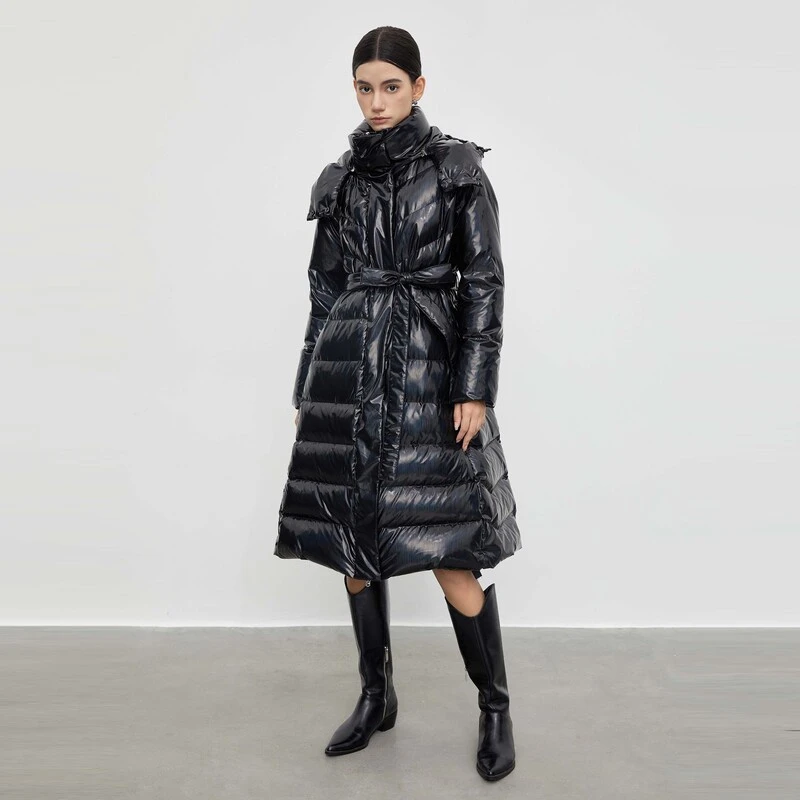 S·DEER圣迪奥冬季女装高领连帽收腰亮面保暖长款羽绒服S23462402