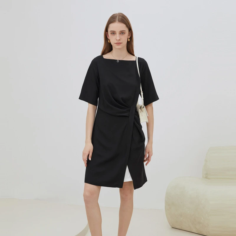 S·DEER圣迪奥女装时尚方领立体裁剪收腰不规则秋连衣裙S223Z120Q