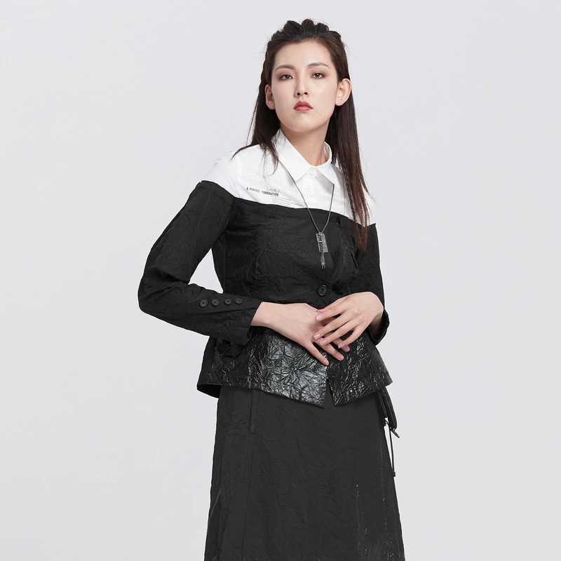 sdeer圣迪奥字母拼接褶皱不规则休闲上衣短款时尚衬衫S22180510