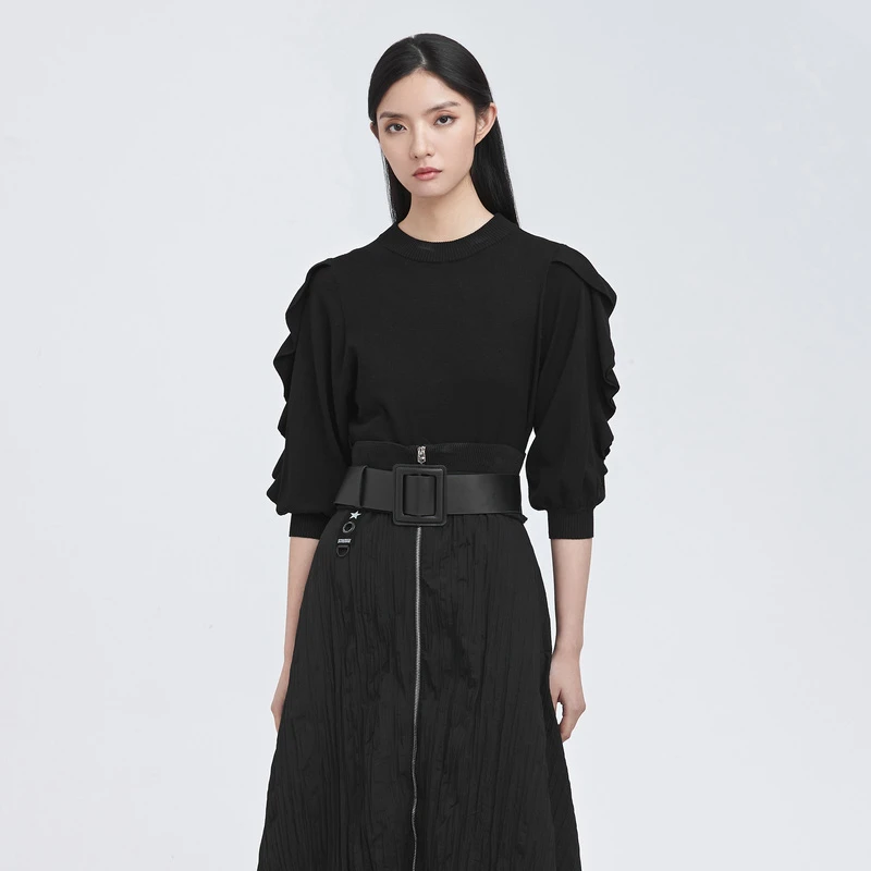 S·DEER圣迪奥秋冬黑色圆气质百搭领波浪拼接黑色针织衫S22183516