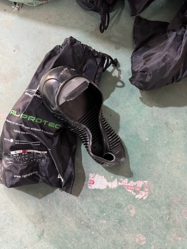 法国的一双发货m码鞋套