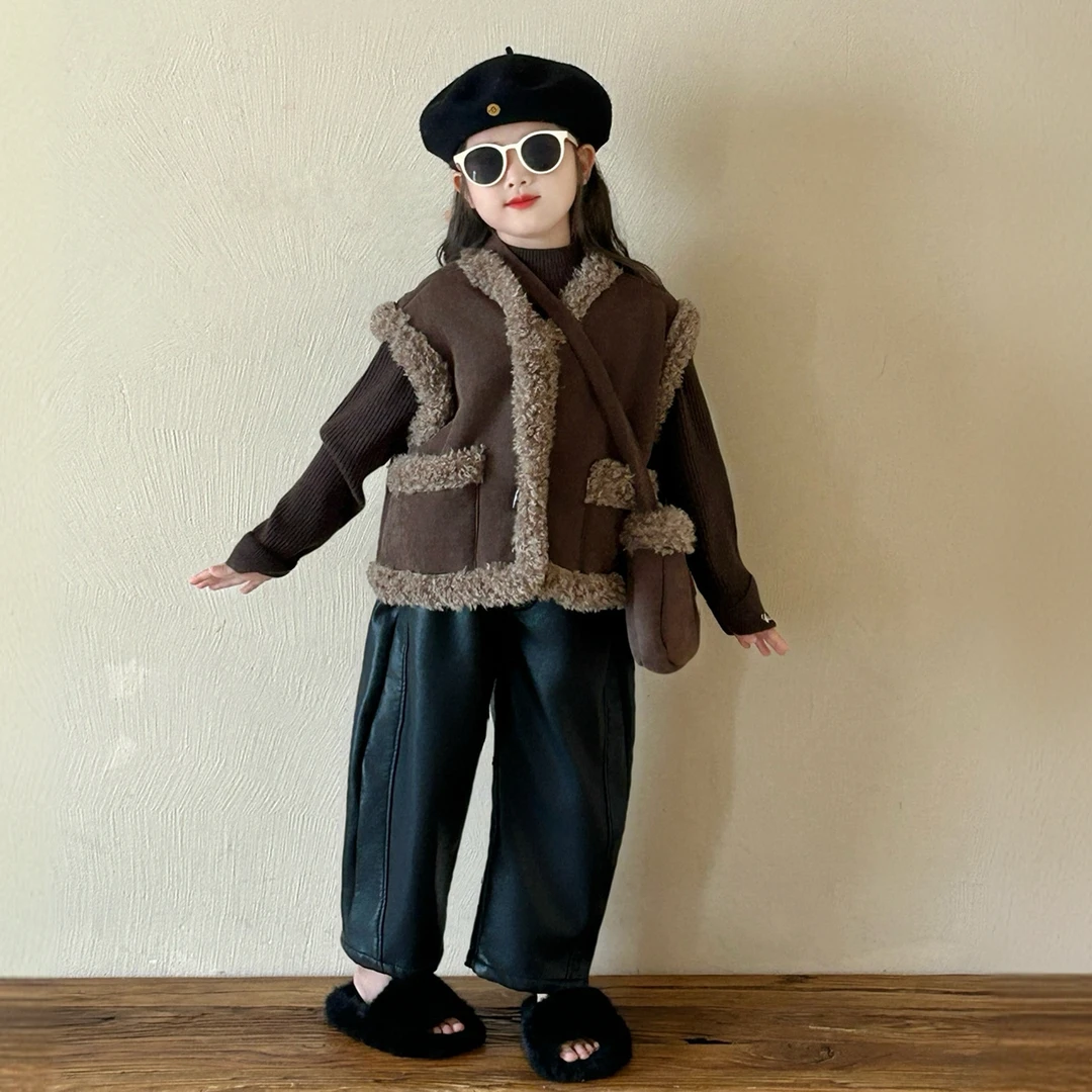 2024冬季款韩版女童时髦加绒毛毛马甲咖色圆领毛衣黑色加绒皮裤