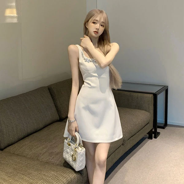法式千金风甜美重工闪钻吊带连衣裙夏季新款气质收腰显瘦绝美短裙