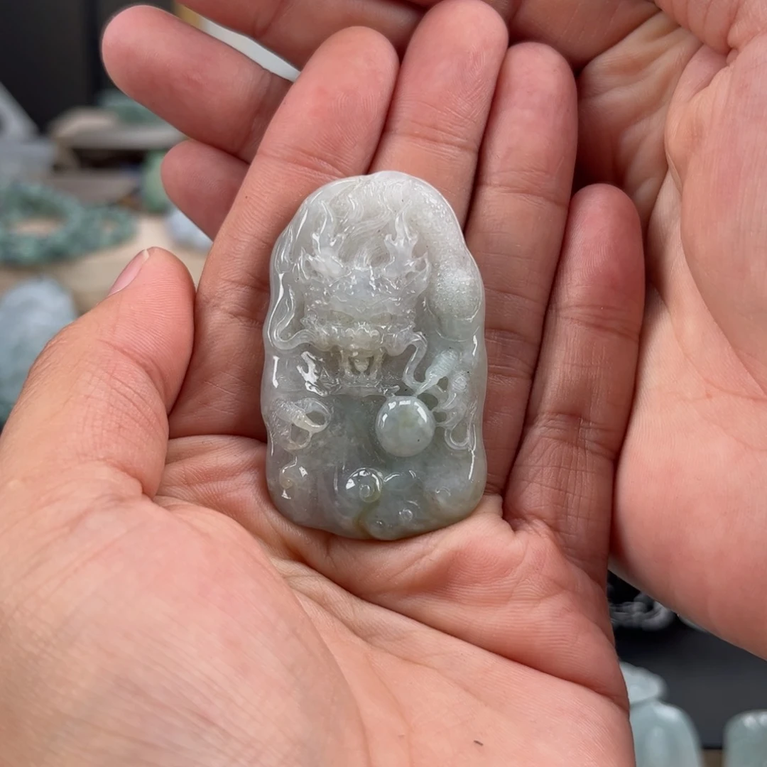 翡翠颈饰未镶嵌家**猫龙牌