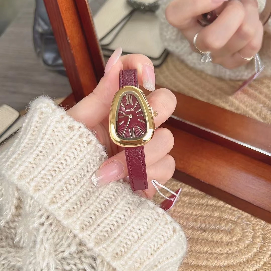 安格拉系列时髦洋气酒红皮女士手表休闲秋冬新款防水个性百搭时尚