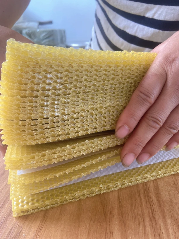 巢础 蜜蜂巢础 巢础片 中蜂深房巢础巢基 蜡片蜂具包邮养蜂养蜂