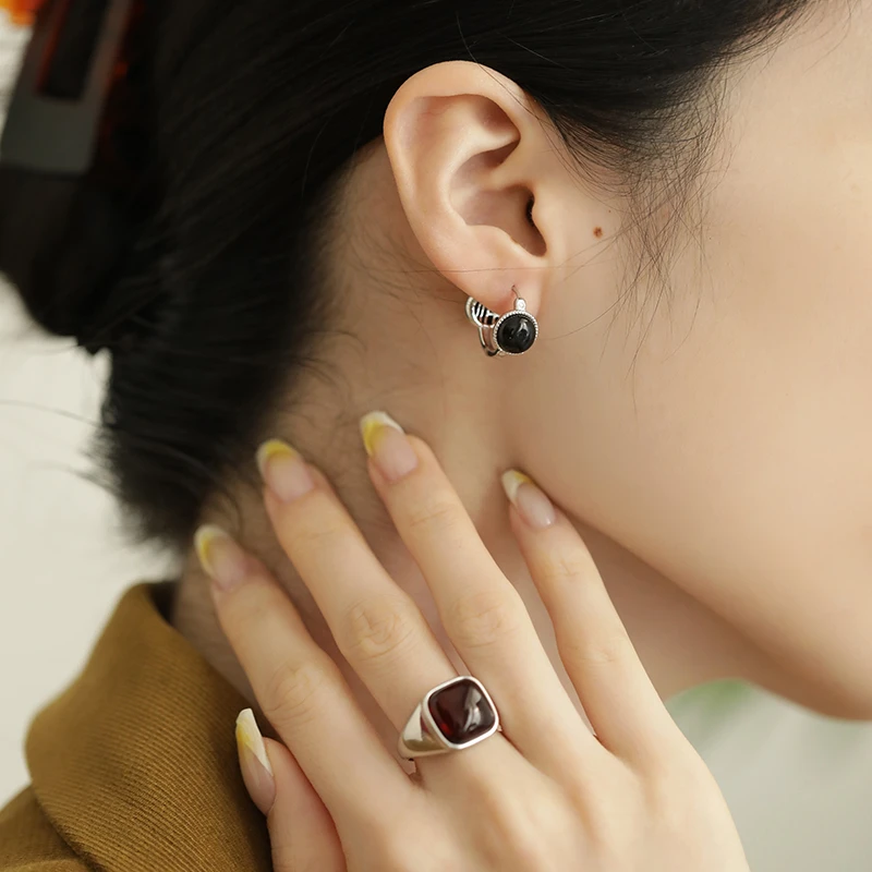 银春春 925银耳饰 圆形暗红色吉祥福禄AB耳扣简约百搭个性耳环女