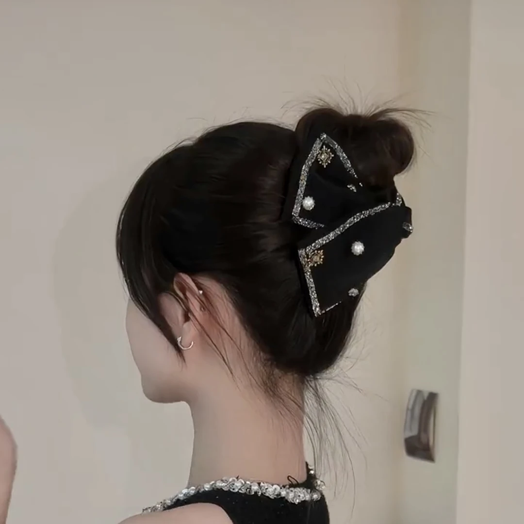 2024新款抓夹璀璨珠珠赫本大号13cm轻奢时尚三角发夹鲨鱼夹发饰女
