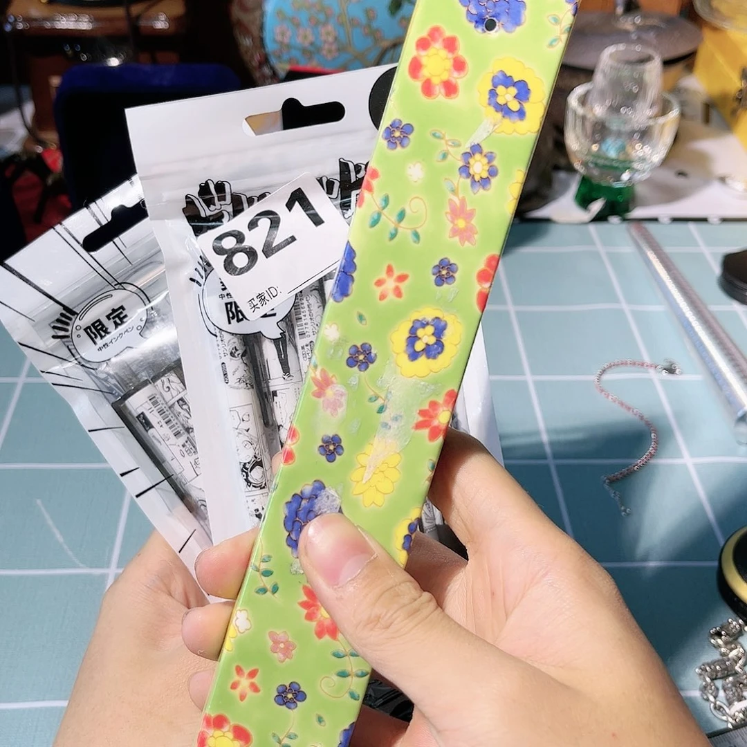 瓷片Tufgitvgiygihyiihbih