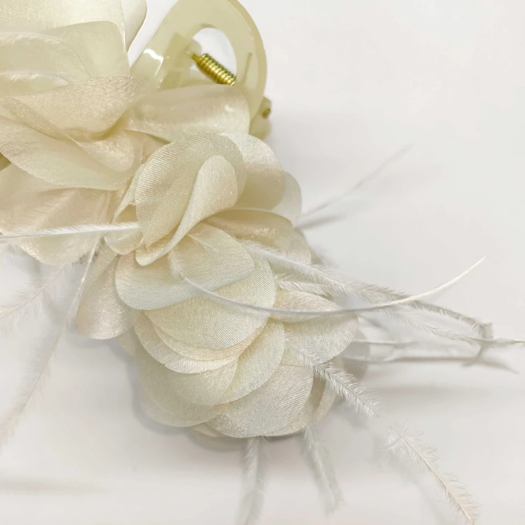 超仙气质花瓣羽毛抓夹秋冬新款显发量鸵鸟毛发夹后脑勺夹