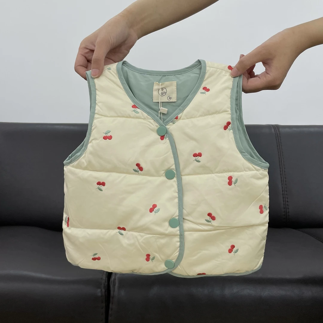 小樱桃满印羽绒马甲米色