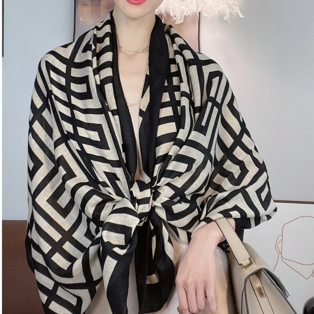 韩版秋冬季围巾披肩两用丝巾女百搭春秋季薄款格子外搭旅行纱巾