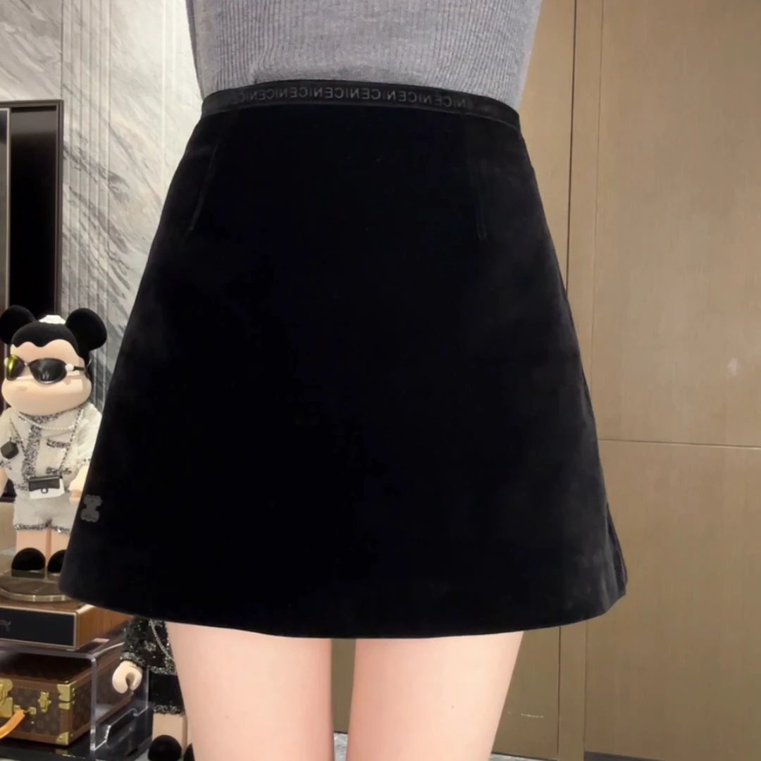 BAGALIO丝绒贴标A摆小半裙（内为裤子）2282