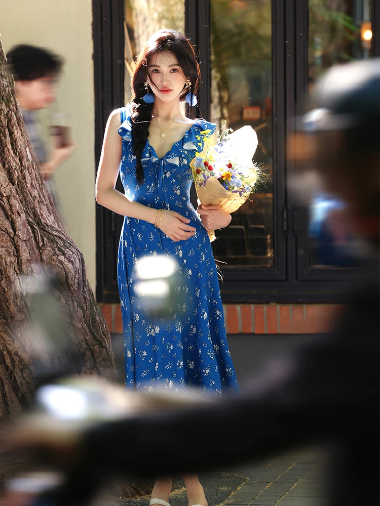 法式复古克莱因蓝碎花系带连衣裙女夏季新款V领显白浪漫无袖长裙