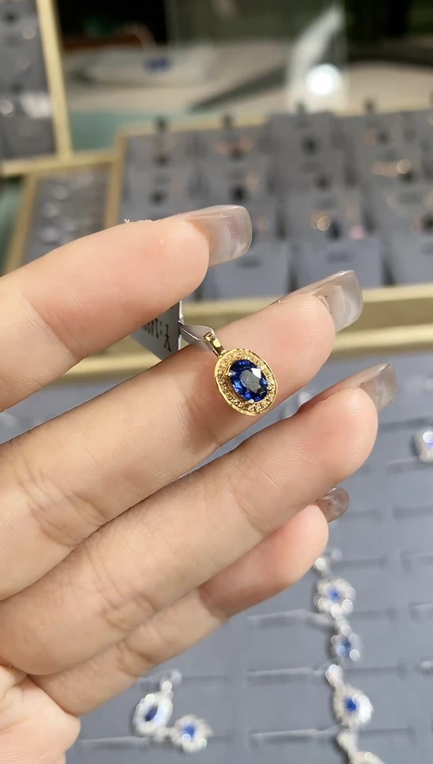 【闪购商品】蓝宝石颈饰18K金镶嵌吊坠