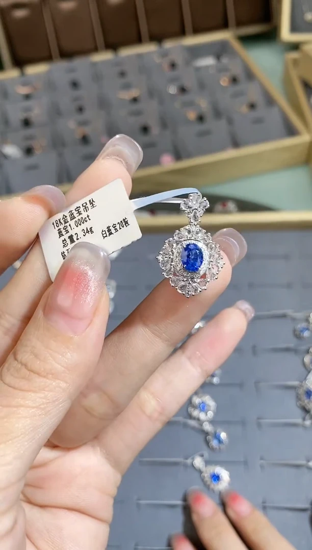 【闪购商品】蓝宝石颈饰18K金镶嵌吊坠
