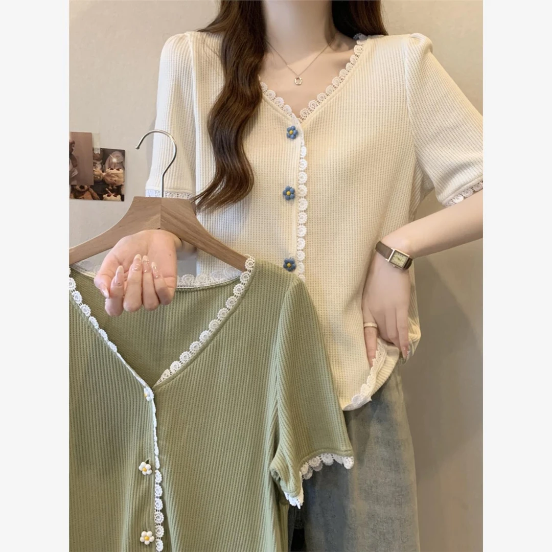 大码短袖衬衫女夏季显瘦遮肉不规则上衣胖MM小众蕾丝花边正肩衬衣