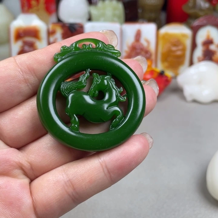软玉吊坠(赠链)未镶嵌