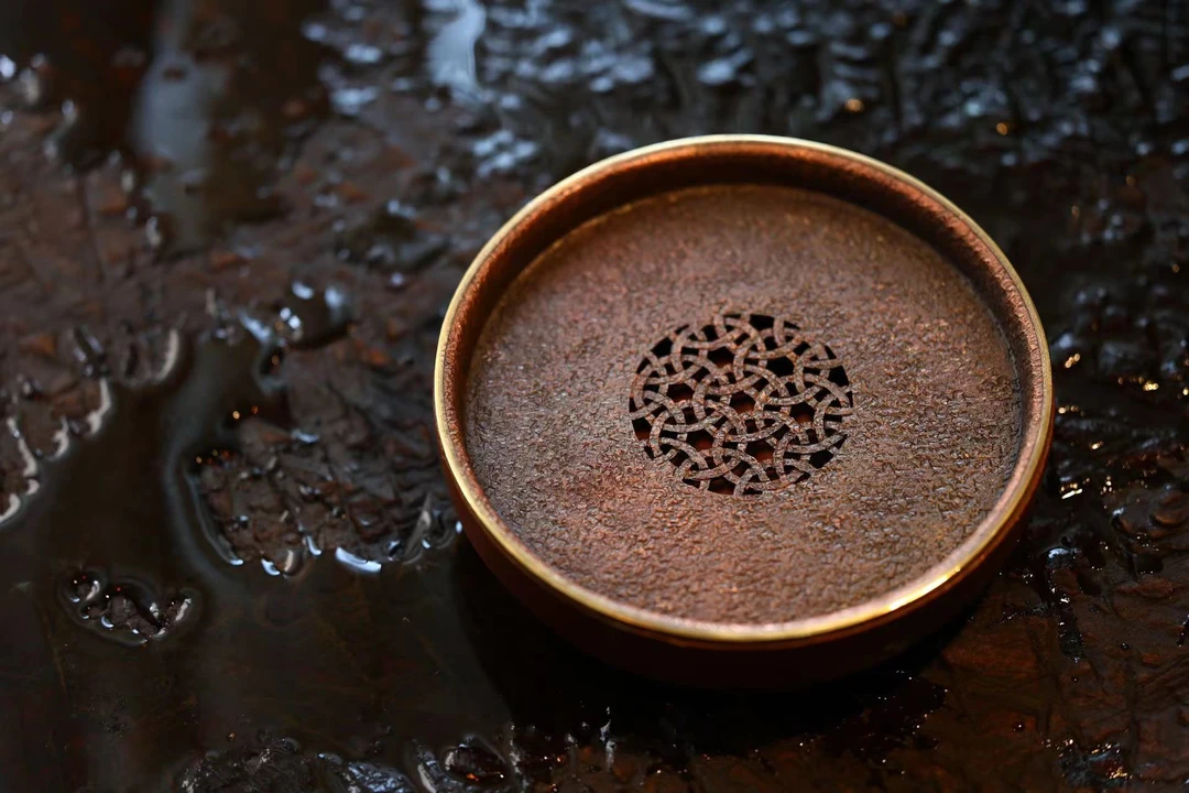 大正后期氧化铁粗陶主人杯陶瓷香客炉改壶承茶具家用茶道壶垫鎏金