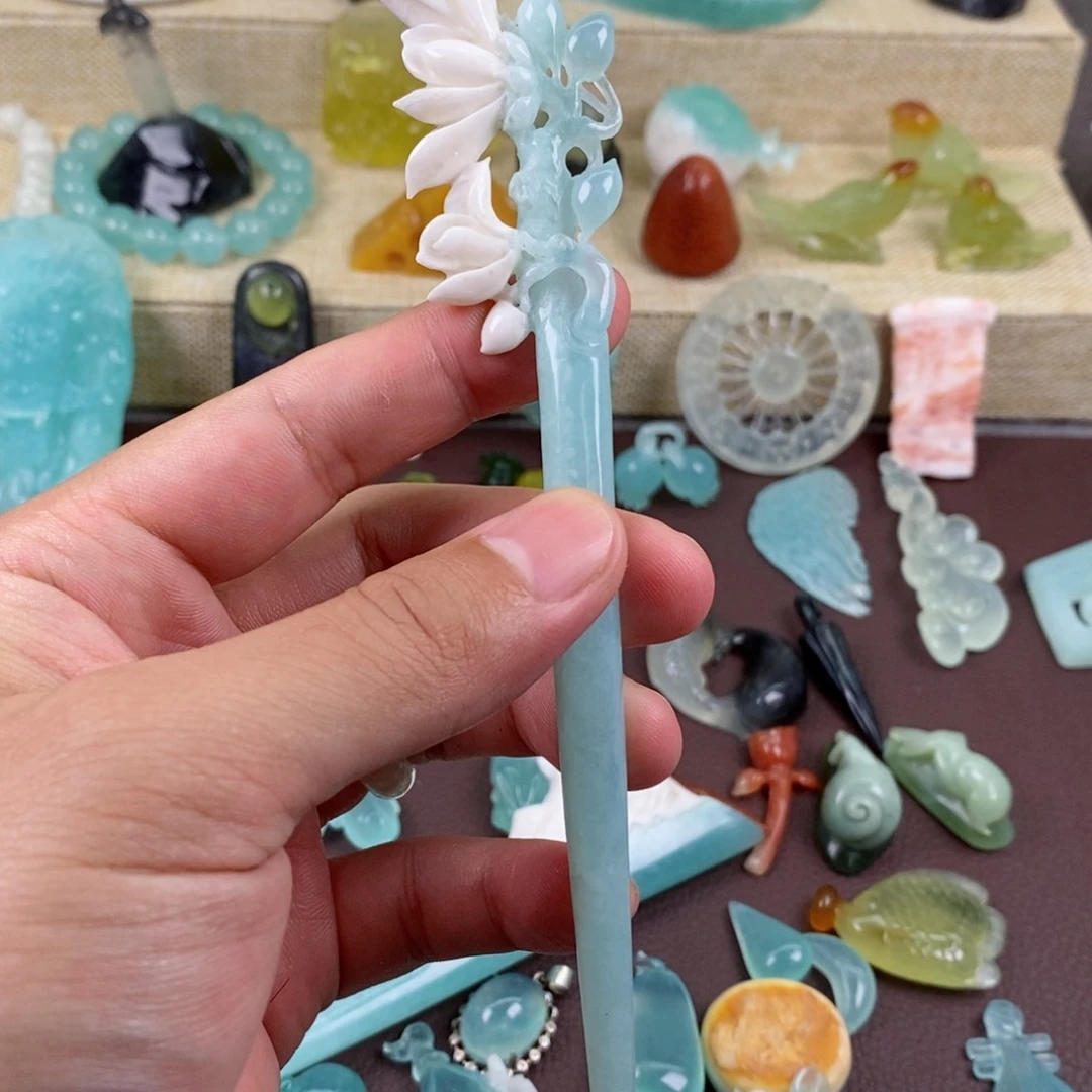 蛇纹石玉颈饰合金鑫****?