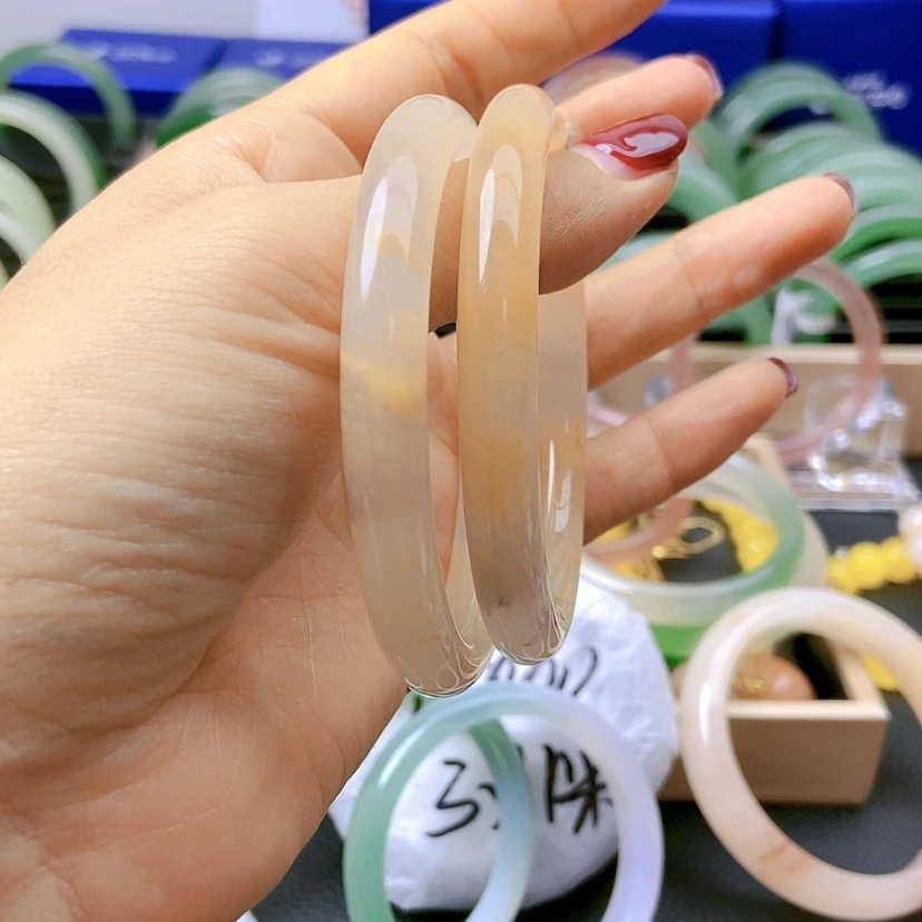 【闪购商品】石英质玉手镯未镶嵌