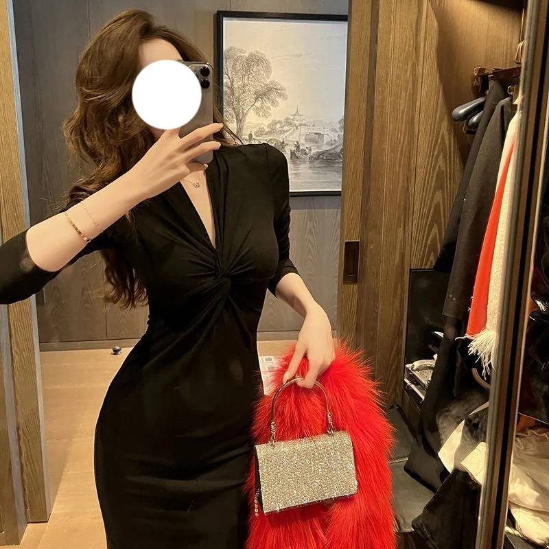 法式V领锁骨扭结连衣裙女2024秋冬新款设计感包臀显瘦内搭长裙子6