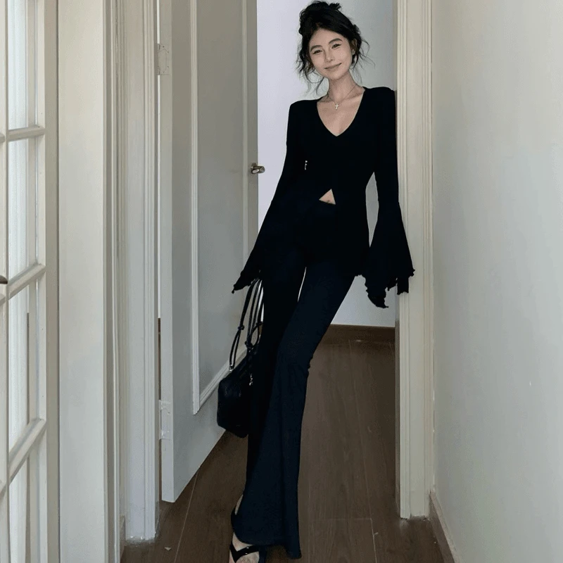 2024早秋季新款美式辣妹风修身显瘦T恤女喇叭袖V领开叉黑色上衣潮