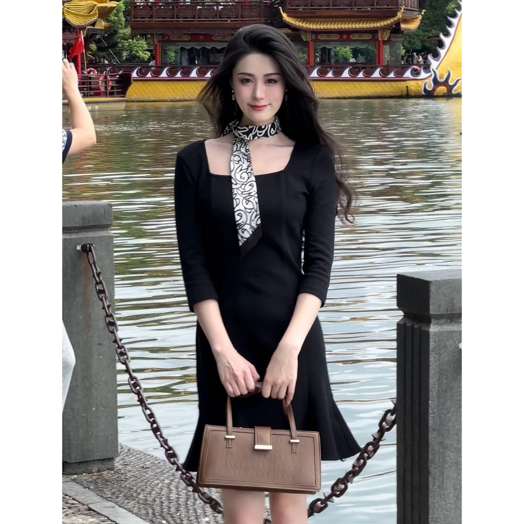 GIRDEAR/哥弟冬季爆款新款显瘦洋气七分袖法式修身小黑裙1500464
