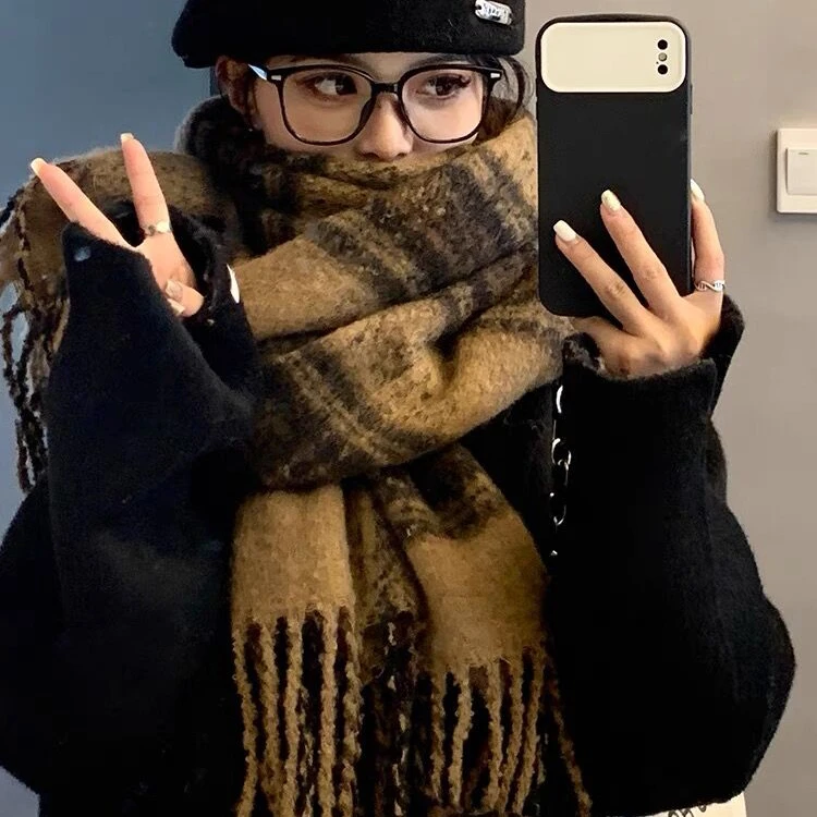 秋冬新款撞色时尚百搭格纹围巾女美拉德风披肩拼色格子流苏围脖潮