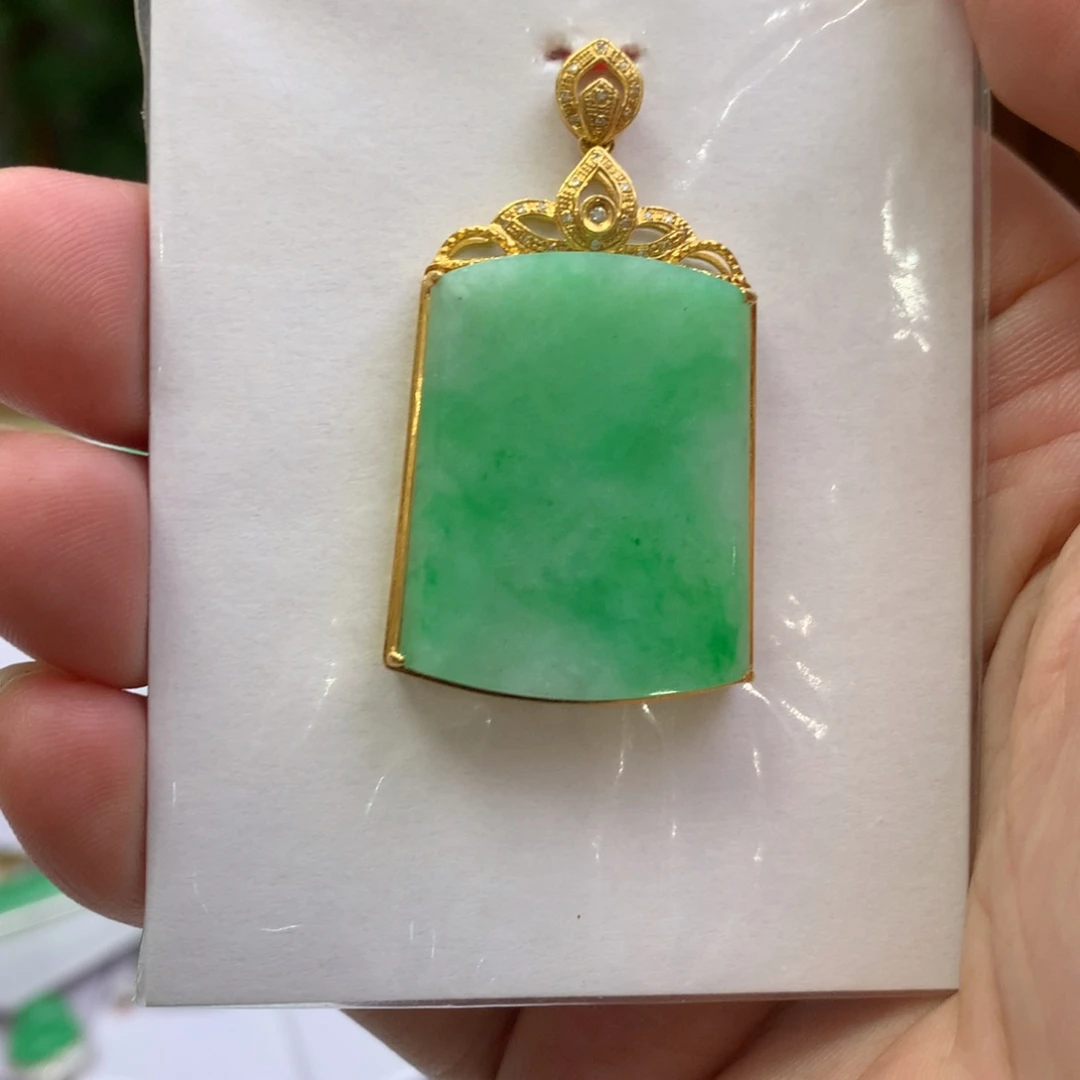 翡翠颈饰18K金镶嵌翡翠吊坠