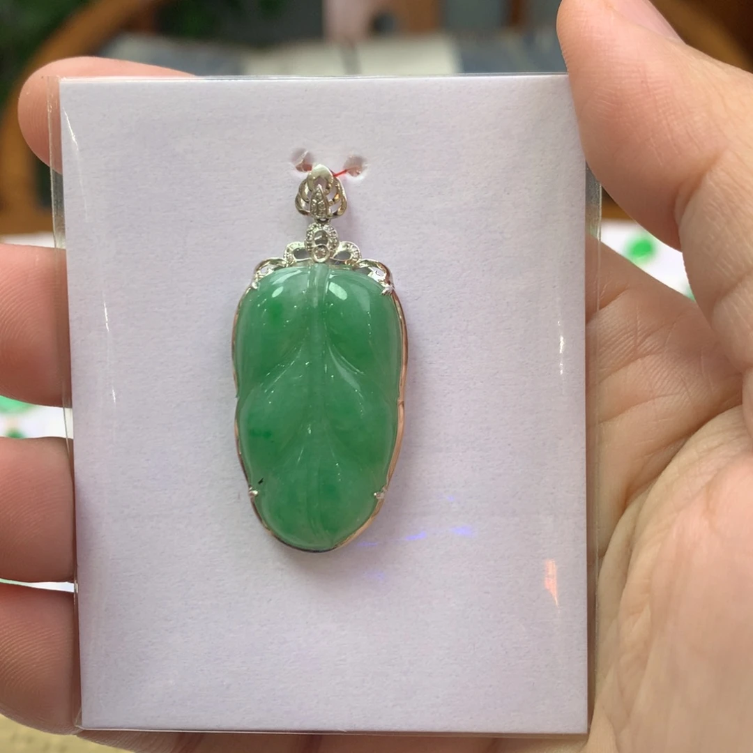 翡翠颈饰18K金镶嵌翡翠吊坠