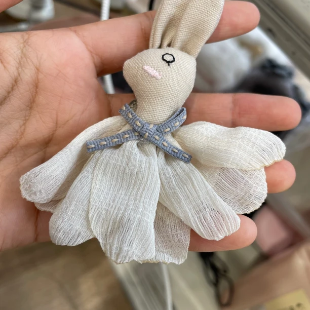 非金属胸针 安霓王妃【卡其色兔兔】胸针