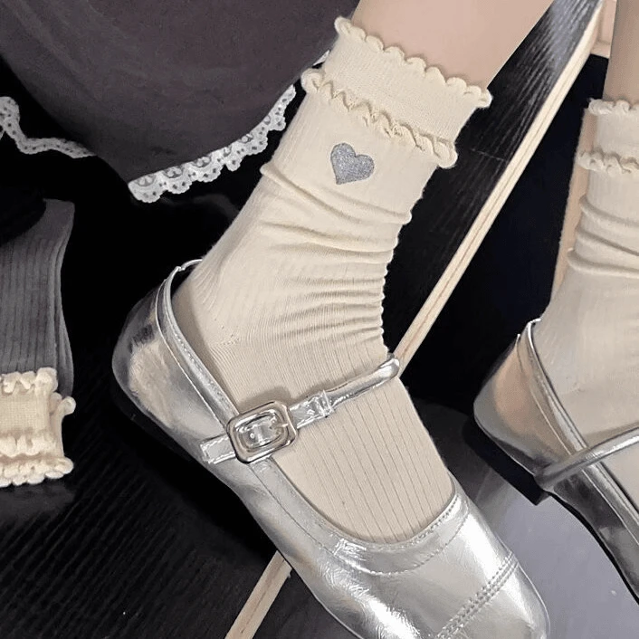 搭配小皮鞋也太好看了吧!纯欲感满满~花边袜子女秋冬刺绣爱心纯色