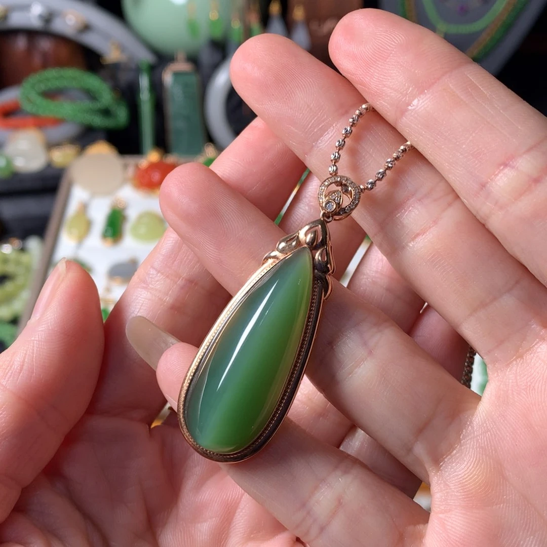 和田玉（碧玉）吊坠(不含链)18K金镶嵌伊****礼