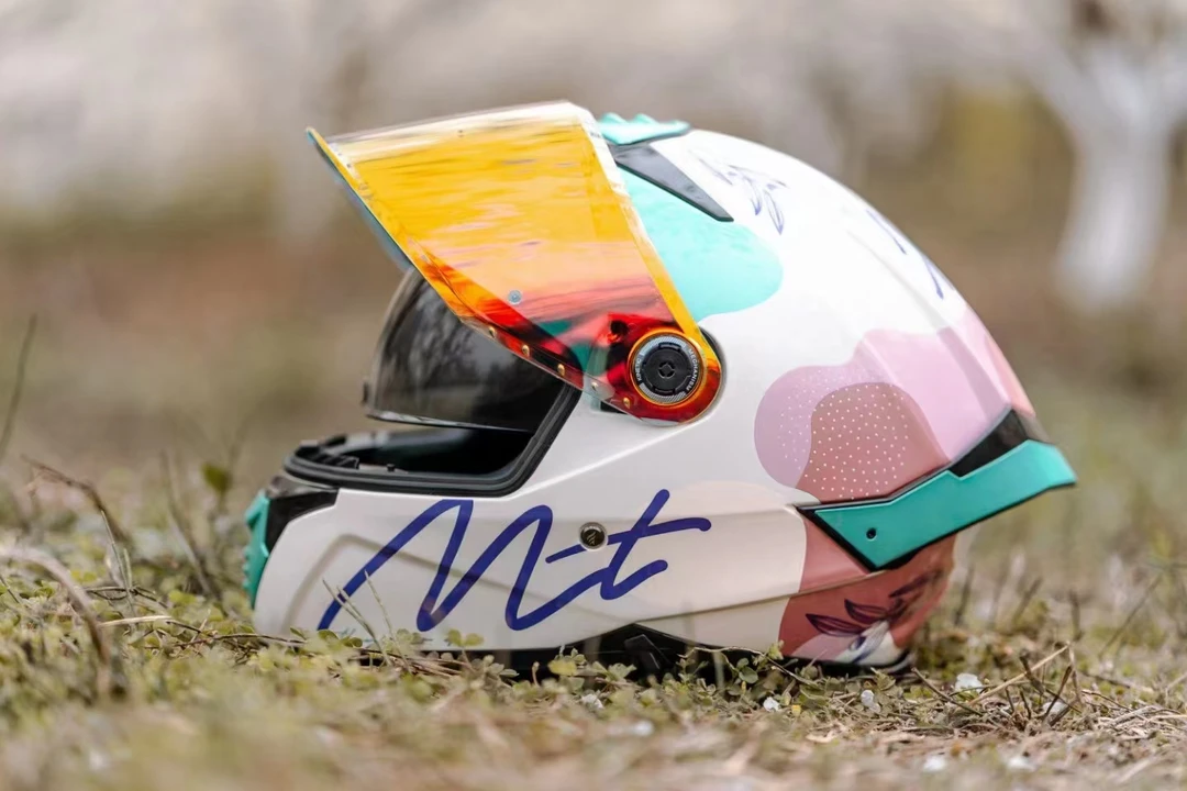 西班牙MT雷神4青山粉黛摩托车头盔全盔四季通用