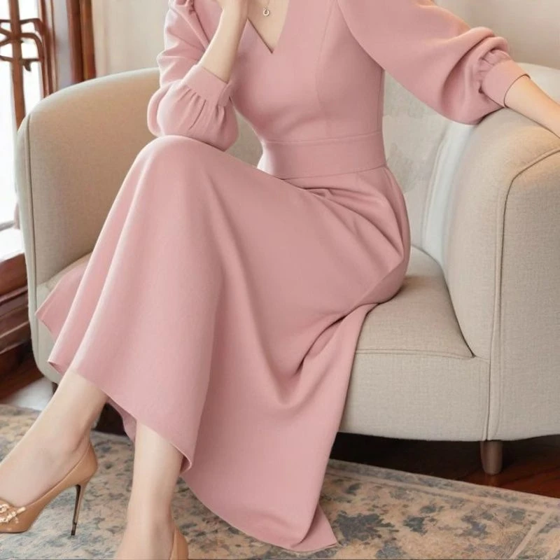 安可拉红多巴胺法式极简风小众优雅粉色v领长袖连衣裙2024秋季a字