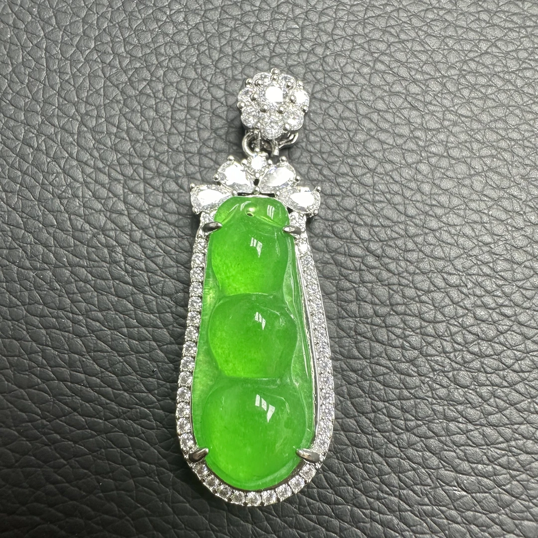 翡翠福豆镶嵌吊坠（多样发其一）A136