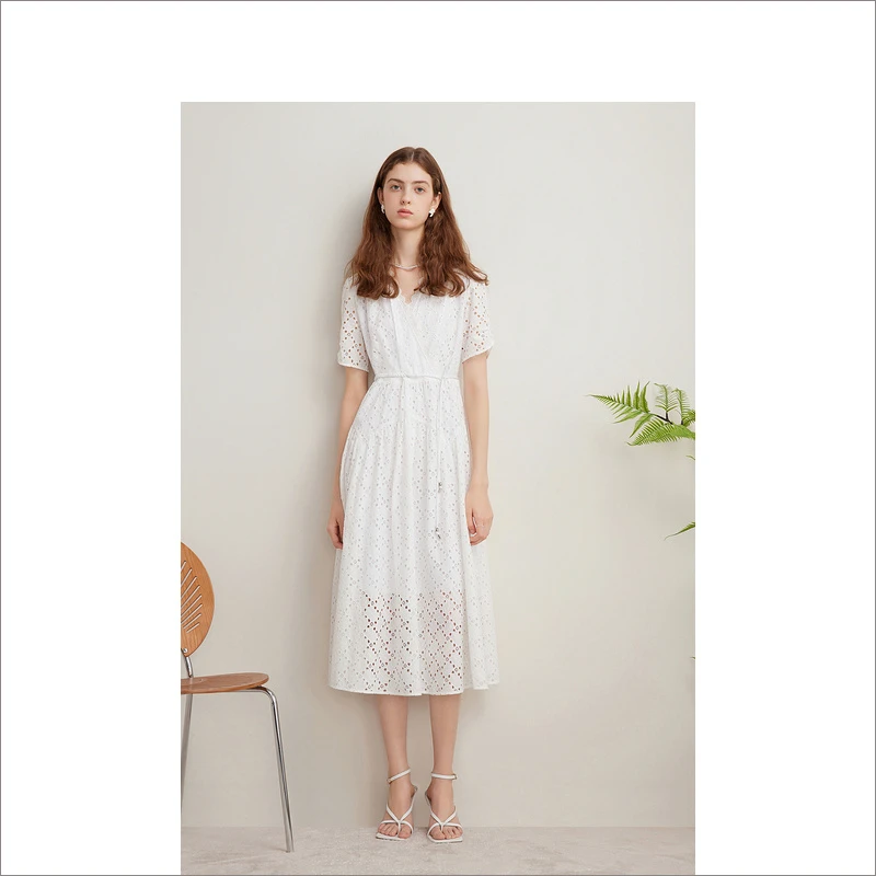 Goodland美地夏季新款高支棉仙女裙刺绣V领法式连衣裙LC34205620