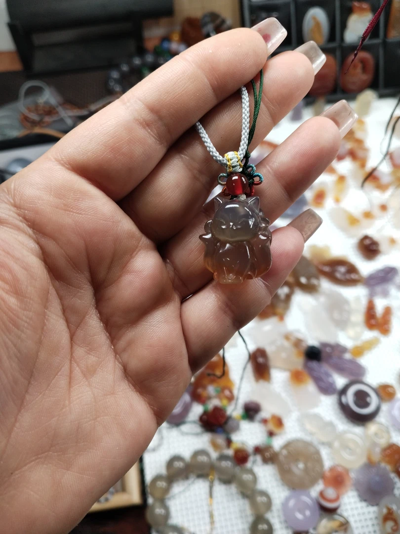 天然玛瑙 九尾狐吊坠